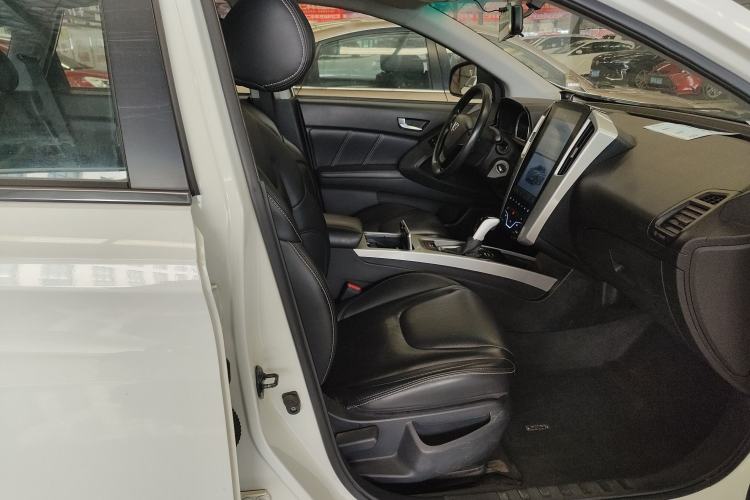 Used Luxgen U6 SUV 2018 1.8T Classic Comfort Edition Right Front Seat