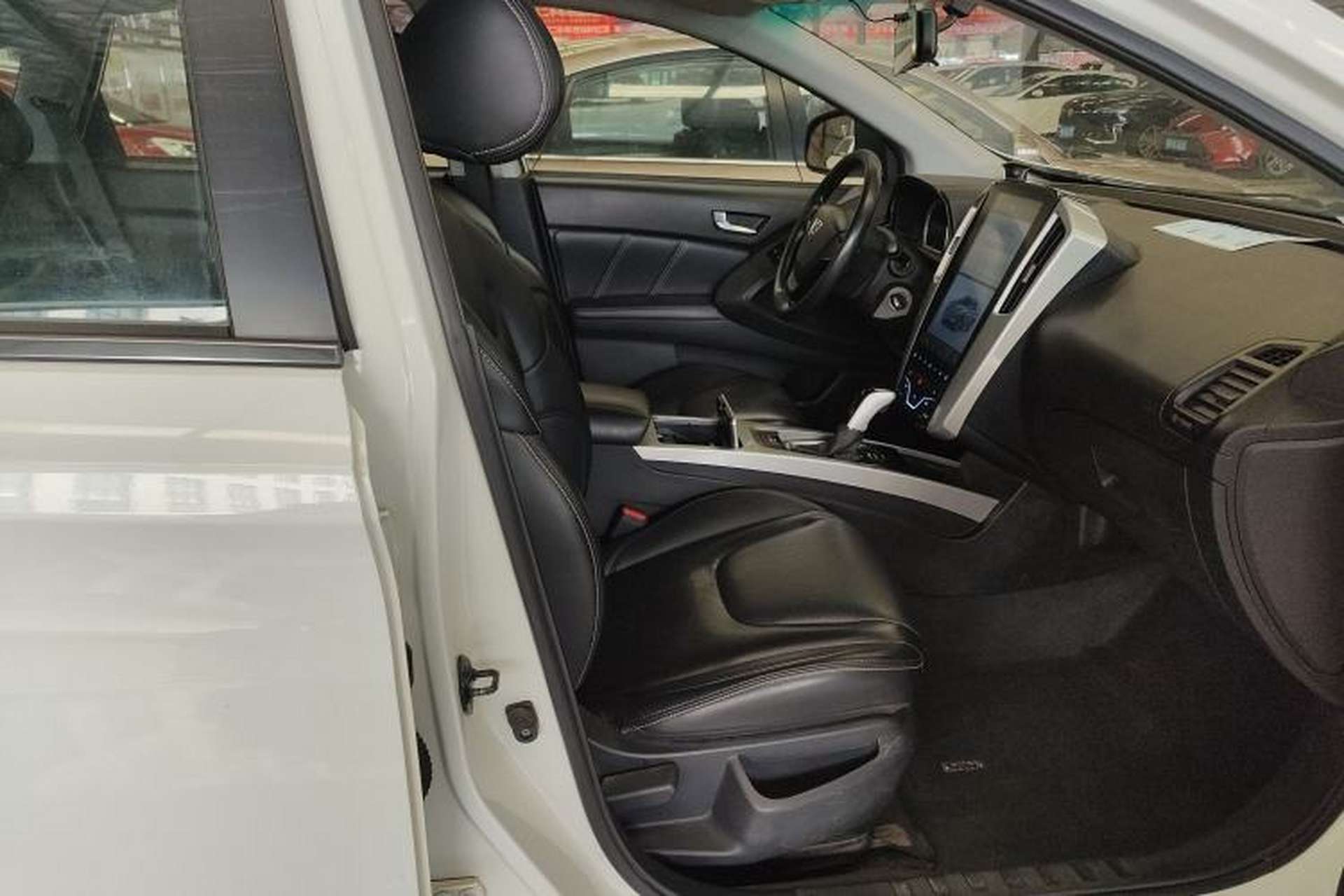 Used Luxgen U6 SUV 2018 1.8T Classic Comfort Edition Right Front Seat