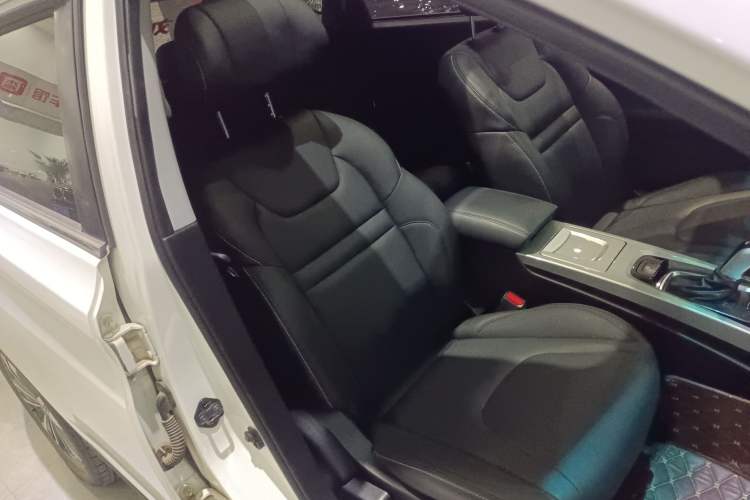 Used Luxgen U6 SUV 2018 1.8T Classic Sunroof Edition Right Front Seat