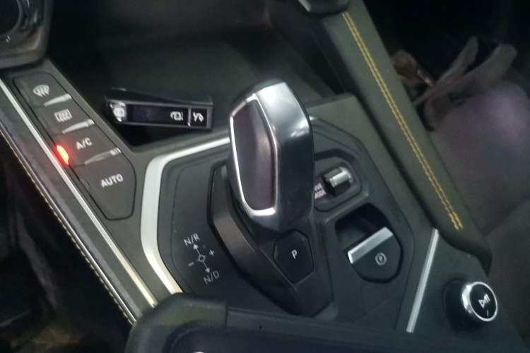 Used Lynk & Co 01 2023 2.0TD Two-Wheel Drive Asian Games Edition Gear Lever