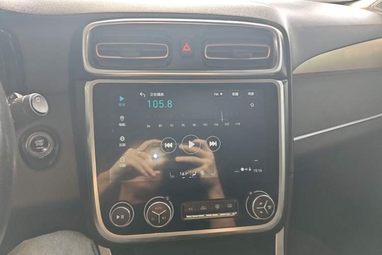 Used Lynk & Co 01 2017 2.0T Two-Wheel Drive Pro Edition Audio And AC Panel