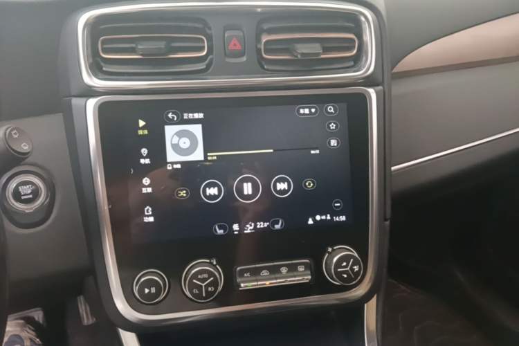 Used Lynk & Co 01 2017 2.0T Two-Wheel Drive Pro Edition Audio And AC Panel