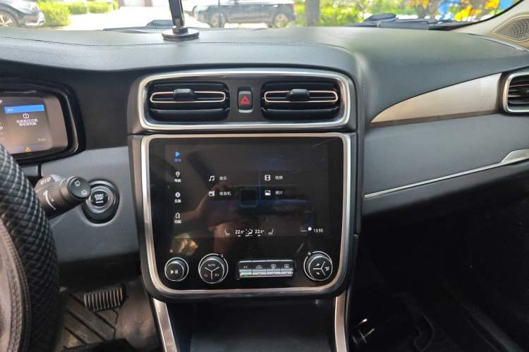 Used Lynk & Co 01 2017 2.0T Two-Wheel Drive Pro Edition Audio And AC Panel