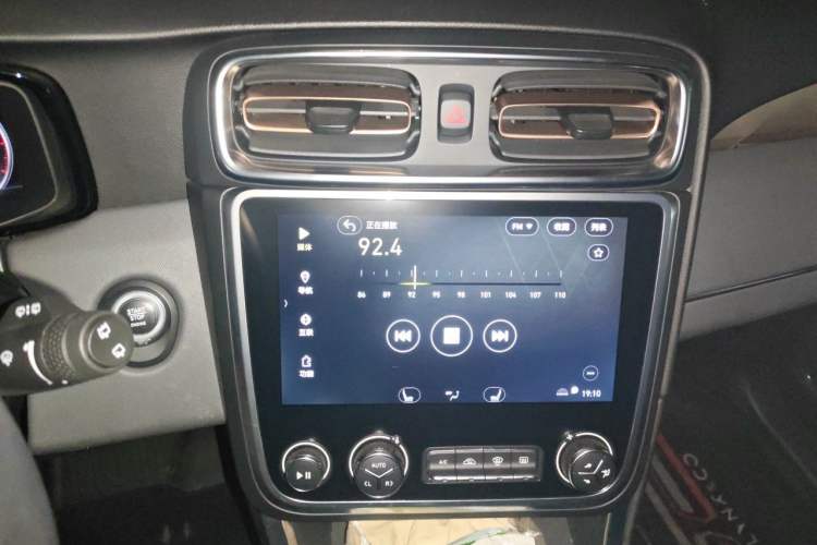Used Lynk & Co 01 2017 2.0T Two-Wheel Drive Pro Edition Audio And AC Panel