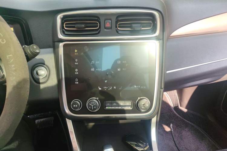 Used Lynk & Co 01 2017 2.0T Two-Wheel-Drive Version Audio And AC Panel
