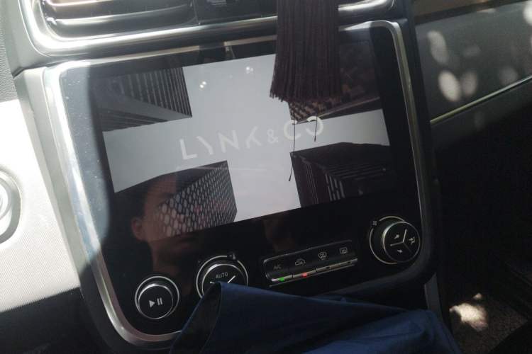 Used Lynk & Co 01 2017 2.0T Two-Wheel Drive Pro Edition Audio And AC Panel