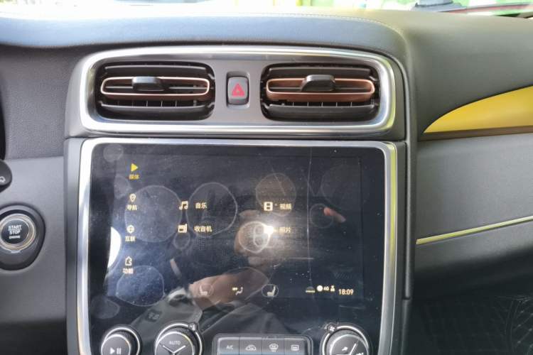 Used Lynk & Co 01 2017 2.0T Two-Wheel Drive Pro Edition Audio And AC Panel