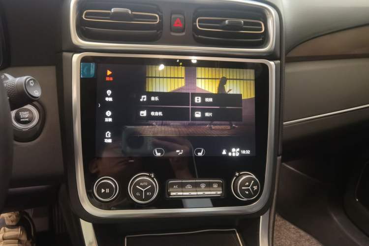 Used Lynk & Co 01 2017 2.0T Two-Wheel Drive Pro Edition Audio And AC Panel