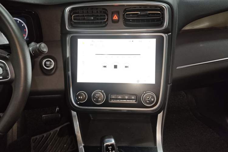 Used Lynk & Co 01 2017 2.0T Two-Wheel Drive Pro Edition Audio And AC Panel
