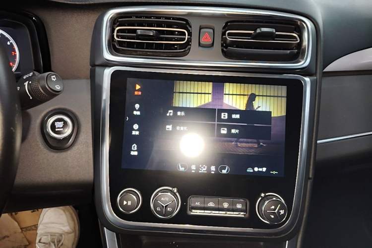 Used Lynk & Co 01 2017 2.0T Two-Wheel Drive Pro Edition Audio And AC Panel