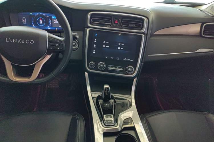 Used Lynk & Co 01 2017 2.0T Two-Wheel-Drive Version Audio And AC Panel