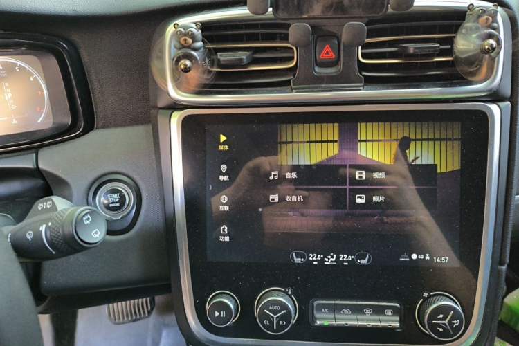 Used Lynk & Co 01 2017 2.0T Two-Wheel Drive Pro Edition Audio And AC Panel