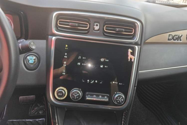 Used Lynk & Co 01 2017 2.0T Two-Wheel Drive Pro Edition Audio And AC Panel