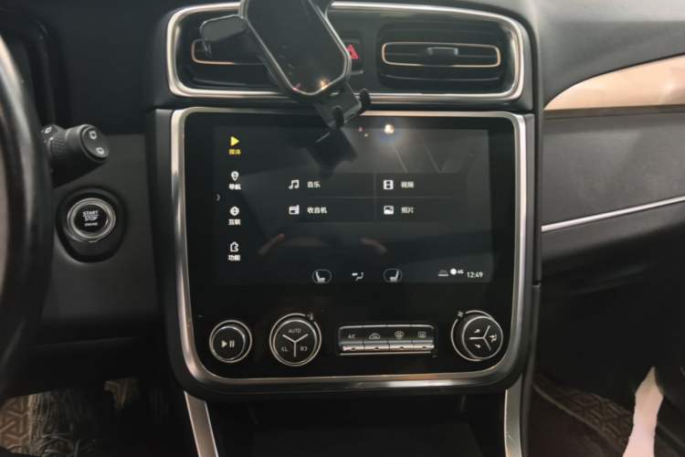 Used Lynk & Co 01 2017 2.0T Two-Wheel Drive Pro Edition Audio And AC Panel