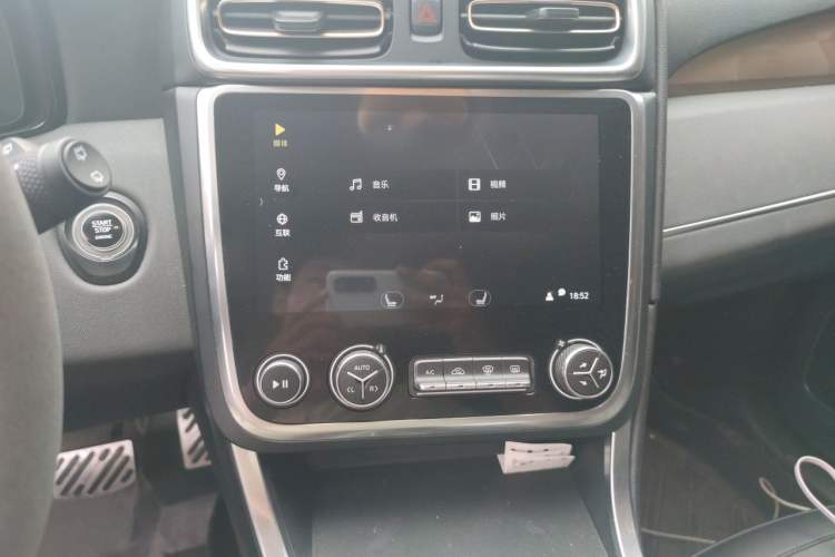 Used Lynk & Co 01 2017 2.0T Two-Wheel Drive Pro Edition Audio And AC Panel