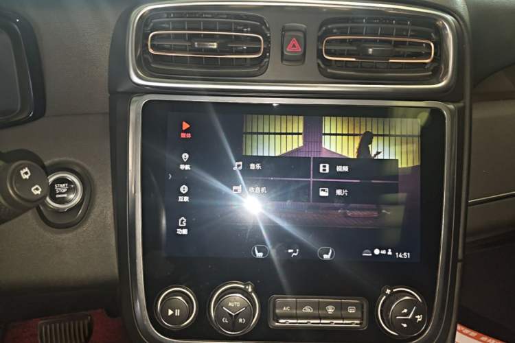 Used Lynk & Co 01 2017 2.0T Two-Wheel Drive Pro Edition Audio And AC Panel