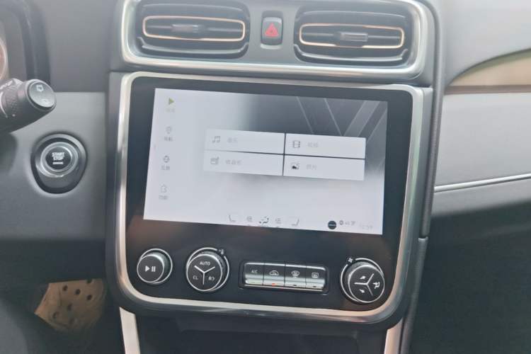 Used Lynk & Co 01 2017 2.0T Two-Wheel Drive Pro Edition Audio And AC Panel