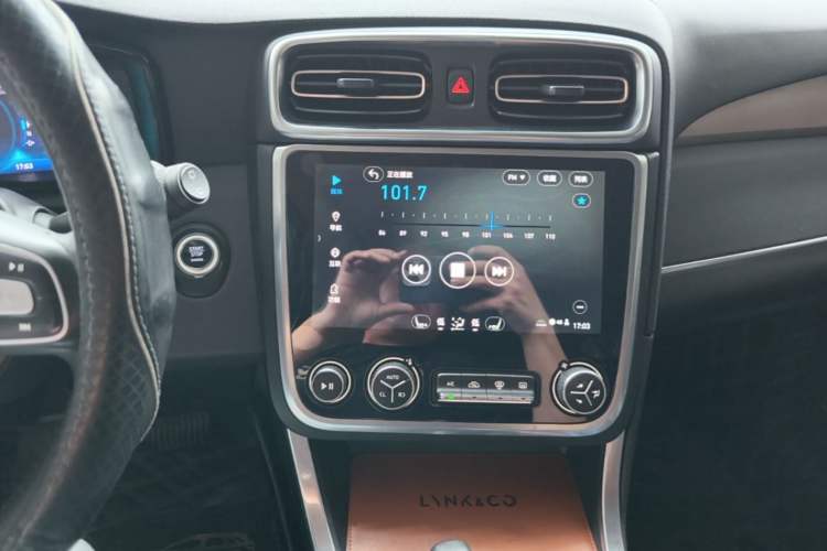 Used Lynk & Co 01 2017 2.0T Two-Wheel Drive Pro Edition Audio And AC Panel