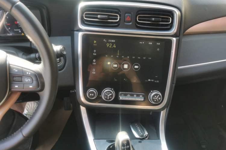 Used Lynk & Co 01 2017 2.0T Two-Wheel-Drive Version Audio And AC Panel