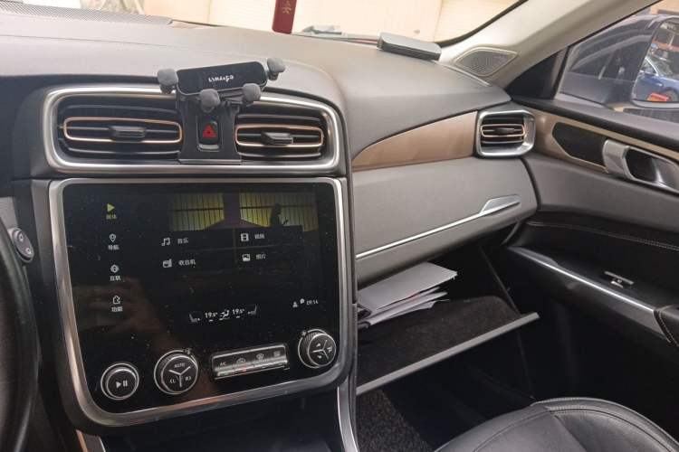 Used Lynk & Co 01 2017 2.0T Two-Wheel Drive Pro Edition Audio And AC Panel