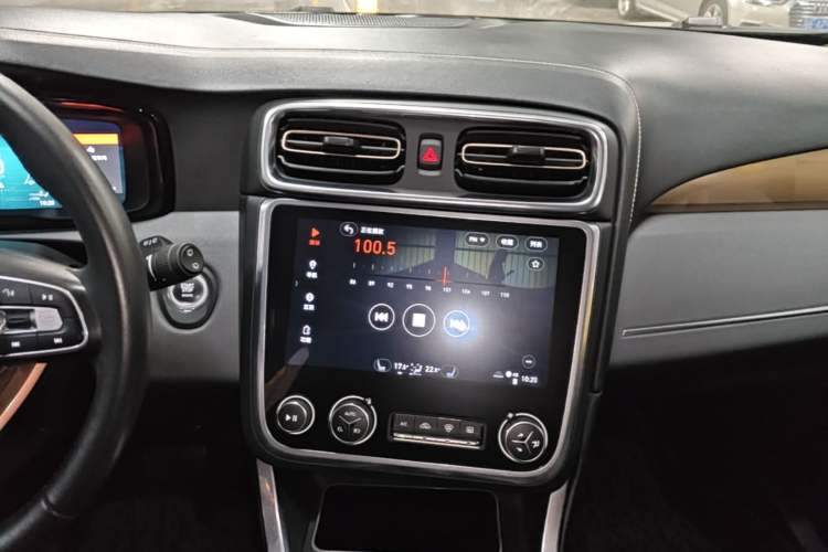 Used Lynk & Co 01 2017 2.0T Two-Wheel Drive Pro Edition Audio And AC Panel