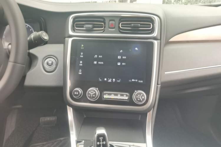 Used Lynk & Co 01 2017 2.0T Two-Wheel-Drive Version Audio And AC Panel