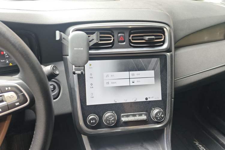 Used Lynk & Co 01 2017 2.0T Two-Wheel Drive Pro Edition Audio And AC Panel