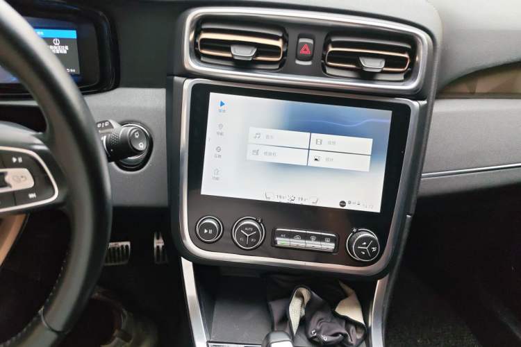 Used Lynk & Co 01 2017 2.0T Two-Wheel Drive Pro Edition Audio And AC Panel