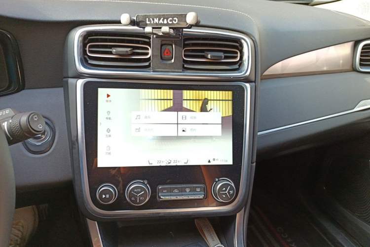 Used Lynk & Co 01 2017 2.0T Two-Wheel-Drive Version Audio And AC Panel