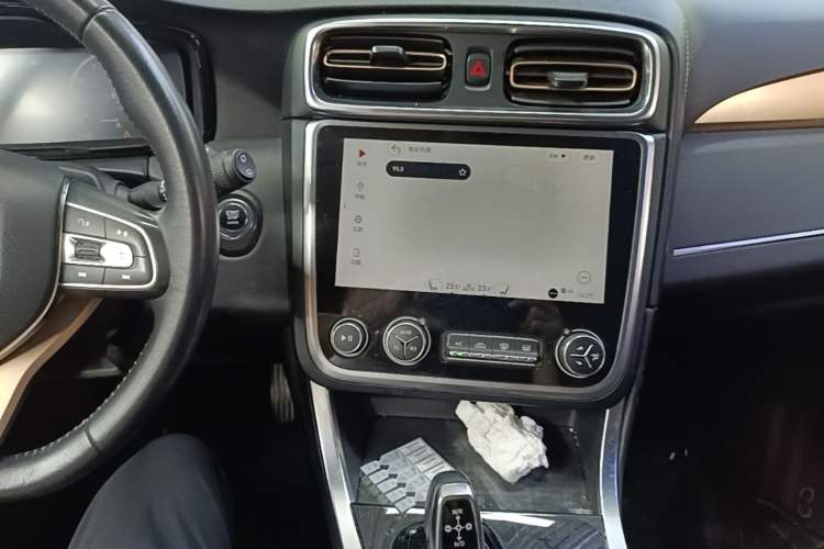 Used Lynk & Co 01 2017 2.0T Two-Wheel Drive Pro Edition Audio And AC Panel