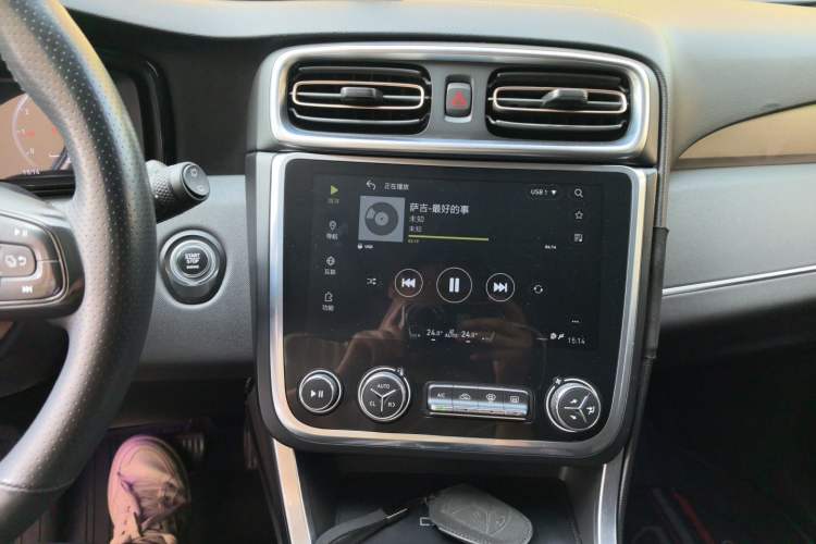 Used Lynk & Co 01 2017 2.0T Two-Wheel-Drive Version Audio And AC Panel