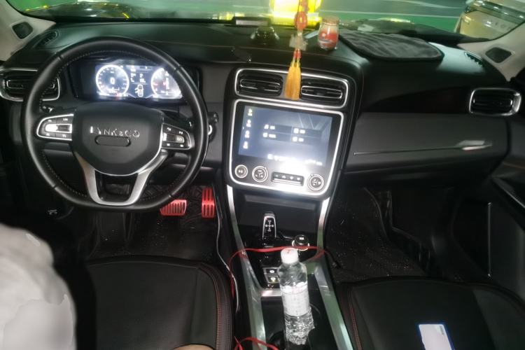 Used Lynk & Co 01 2017 2.0T Four-Wheel Drive Pro Edition Center Console