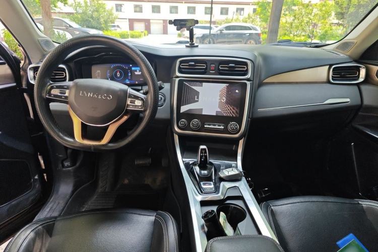 Used Lynk & Co 01 2017 2.0T Two-Wheel Drive Pro Edition Center Console