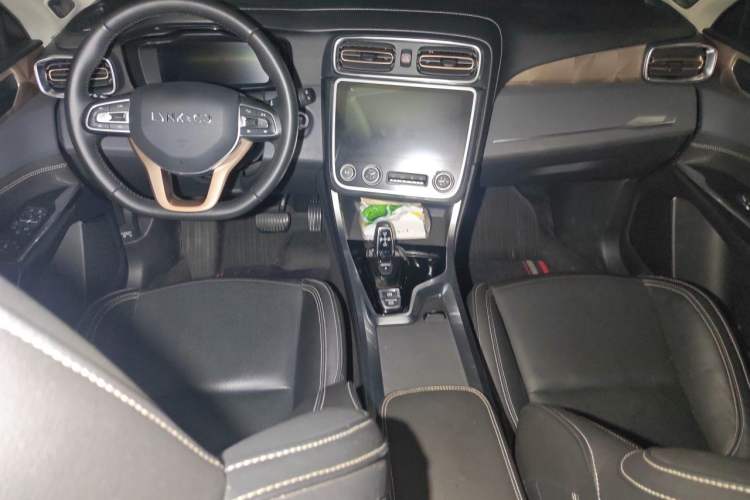 Used Lynk & Co 01 2017 2.0T Two-Wheel Drive Pro Edition Center Console