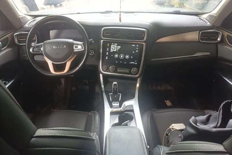 Used Lynk & Co 01 2017 2.0T Two-Wheel Drive Pro Edition Center Console