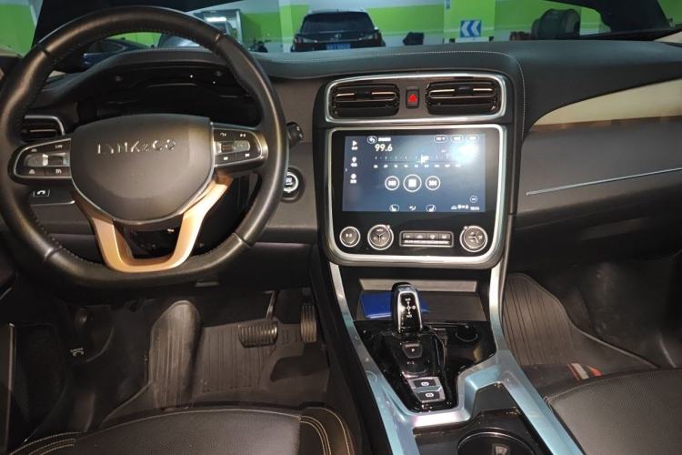 Used Lynk & Co 01 2017 2.0T Two-Wheel Drive Pro Edition Center Console