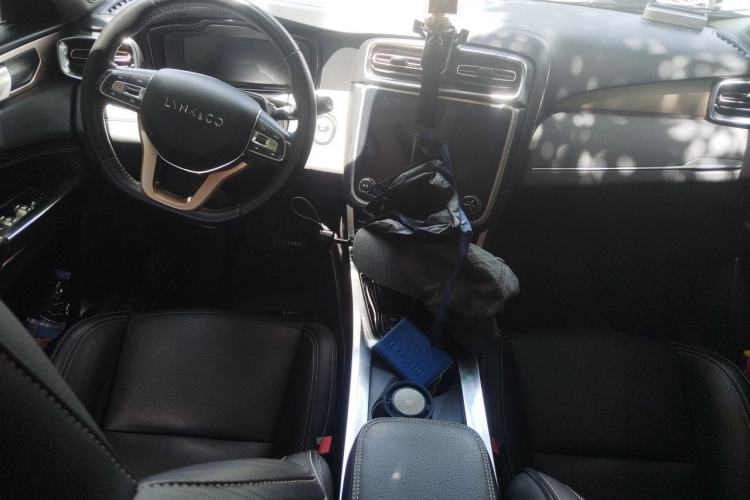 Used Lynk & Co 01 2017 2.0T Two-Wheel Drive Pro Edition Center Console