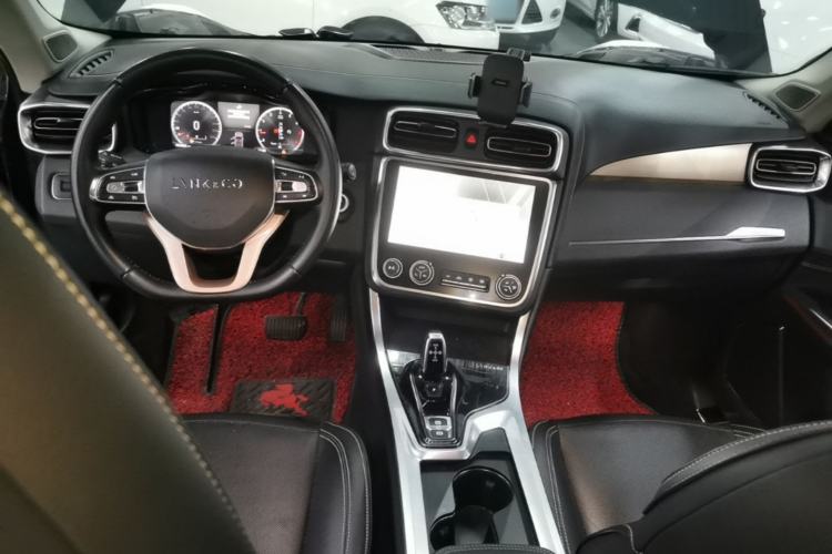 Used Lynk & Co 01 2017 2.0T Two-Wheel Drive Pro Edition Center Console