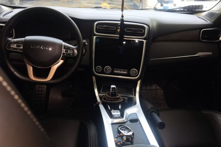 Used Lynk & Co 01 2017 2.0T Two-Wheel Drive Pro Edition Center Console