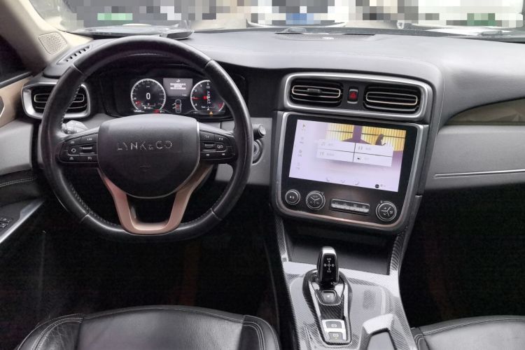 Used Lynk & Co 01 2017 2.0T Two-Wheel-Drive Version Center Console