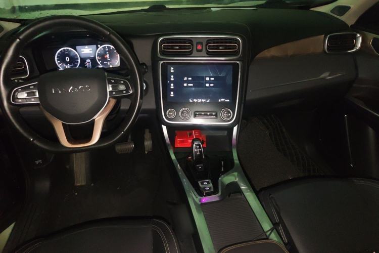 Used Lynk & Co 01 2017 2.0T Two-Wheel Drive Pro Edition Center Console