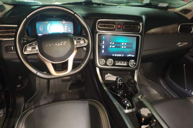 Used Lynk & Co 01 2017 2.0T Two-Wheel Drive Pro Edition Center Console