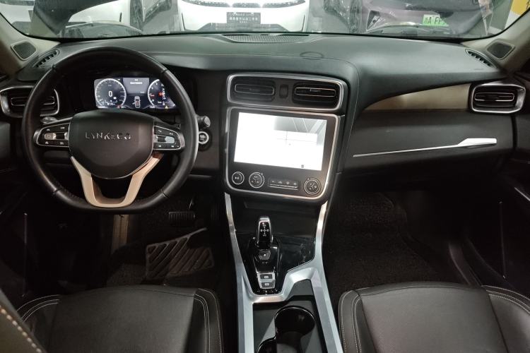 Used Lynk & Co 01 2017 2.0T Two-Wheel Drive Pro Edition Center Console