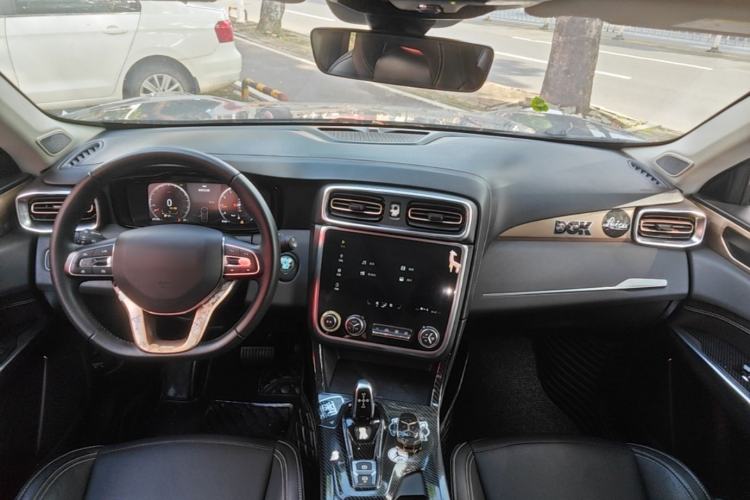 Used Lynk & Co 01 2017 2.0T Two-Wheel Drive Pro Edition Center Console