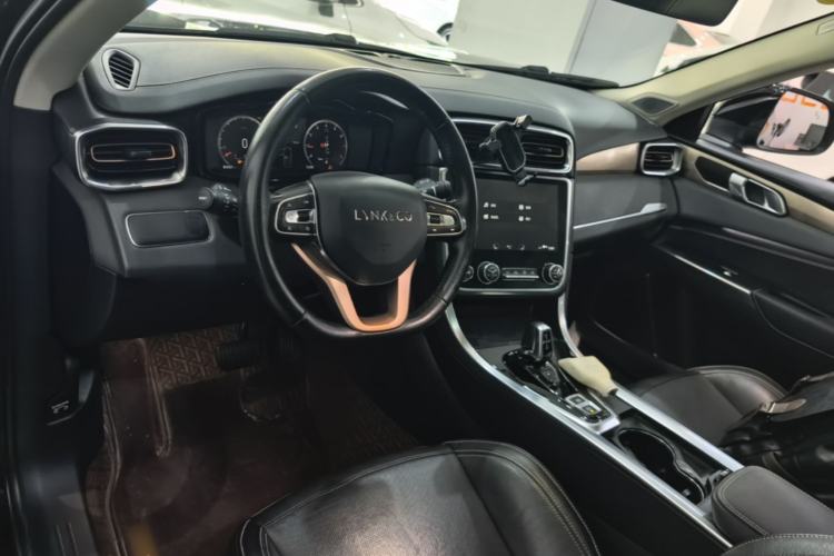 Used Lynk & Co 01 2017 2.0T Two-Wheel Drive Pro Edition Center Console