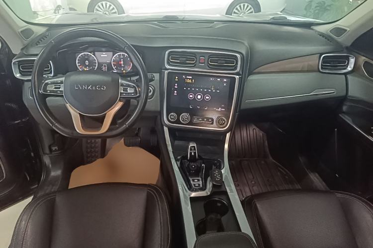 Used Lynk & Co 01 2017 2.0T Two-Wheel Drive Pro Edition Center Console