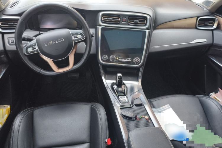 Used Lynk & Co 01 2017 2.0T Two-Wheel Drive Pro Edition Center Console