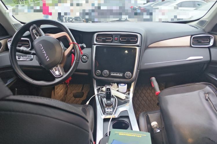 Used Lynk & Co 01 2017 2.0T Two-Wheel Drive Pro Edition Center Console