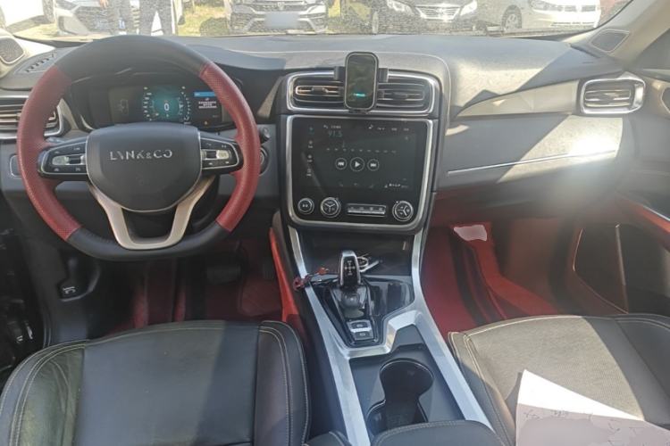 Used Lynk & Co 01 2017 2.0T Two-Wheel Drive Pro Edition Center Console