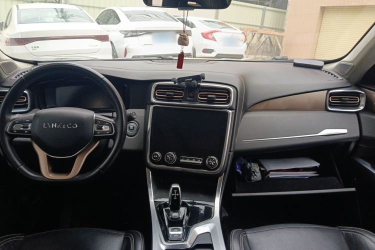 Used Lynk & Co 01 2017 2.0T Two-Wheel Drive Pro Edition Center Console